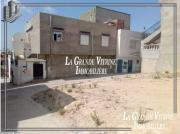 un superbe lot de  terrain sis dans un emplacement stratégique a  cité riadh  Hammamet.