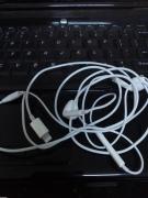 2 ecouteurs iphone originaux