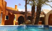 jerba , houmet esouk , une villa style arabesque avec piscine