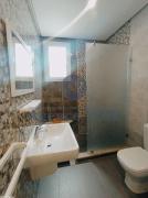 A louer un duplex s+4 avec abri de voitures A cité des juges la marsa