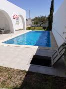 Hammamet sud , villa avec piscine sur 710m² a 560mdt