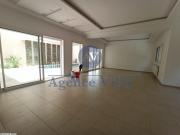 A louer une villa s+5 sur deux niveaux avec jardin, piscine et abris pour deux voiture A soukra parc