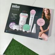 Braun Silk-Épil Beauty Set 9 Deluxe Épilateur Électrique Femme, Blanc/Rose, 9-En-1 Sans Fil Technologie Wet & Dry - Kit Épilateur, Rasoir, Exfoliation Et Nettoyage Pour Visage Et Corps, 9-995