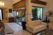 Manzah 9 ,villa 1020 m² sur une colline  à vendre