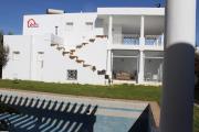 menzel tmim plage , une maison d’hôte avec une grande piscine