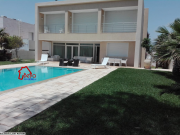 :Béni-khiar, villa de rêve  avec piscine pied dans l’eau