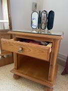table de nuit en bois rouge à vendre !!