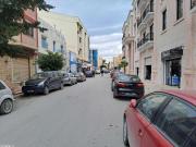 trois locaux commerciaux + appartement s+2 surface 66 m2