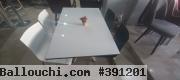 table en surface solide
