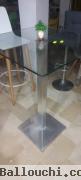 table en verre, pieds en aluminium