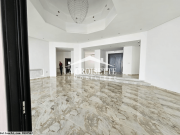 Villa S+4 avec piscine à La Soukra MVV0370