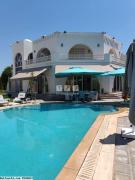 Villa CARLINE(Réf: L2997)