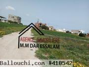 terrain près de la mer
