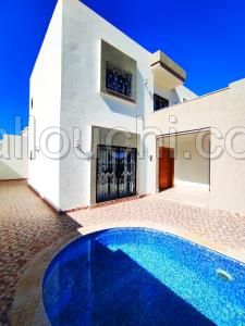 Maison 11 pièces avec piscine et garage vue mer a vendre à Djerba