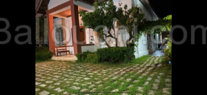 A vendre une très belle villa style colonial rénovée avec grande piscine à Hammam-Lif avec titre bleu.