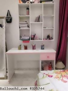 A vendre un lit, matelas, bureau et meuble de rangement