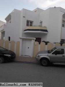 Villa à vendre a Ennasr 1 derrière HOTEL Samar Ons libre de suite Titre bleu