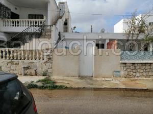 à vendre maison situé L'aouina