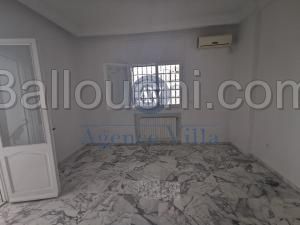 A louer une villa s4 jumelé sur trois niveaux avec jardin et garage à La Marsa