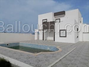 A VENDRE : Spacieuse Villa à étage à Tézdaine - Djerba