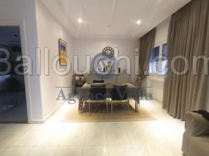 A vendre une villa s+5 avec jardin et garzge pour deux voitures A chotrana La Soukra