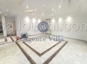 A louer une villa s+5 sur deux niveau avec jardin et garage A La Soukra