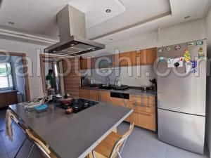 A louer villa s+4 sur 2 niveaux située dans un quartier calme A gammarth