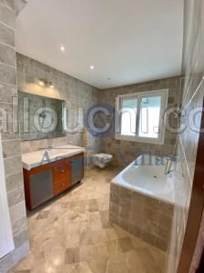 À louer une villa S+5 jumelée à la Marsa