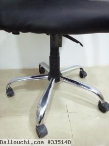 A vendre trois fauteuils de direction, marque 