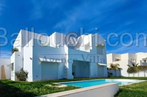 A Louer une villa s+5 pied dans l'eau avec jardin et piscine A gammarth