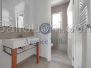A louer une villa s+4 avec jardin et un garage Au Lac