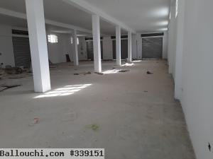Magasins, dépôts Commerces et Locaux industriels 400 m²