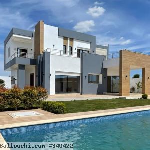 villa avec piscine nouvellement construite