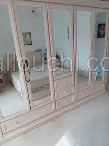 Armoire en bois noble