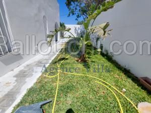 A louer une villa s+4 plein pied avec jardin et piscine A La soukra