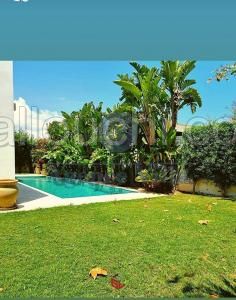 A Louer une villa s+4 de 800m² A Carthage