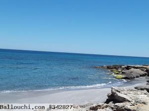 Un lot du terrain à vendre prés de la plage