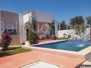 Une villa avec piscine et jardin à vendre 51355351
