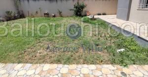 A Louer une villa s+4 avec jardin A La Soukra