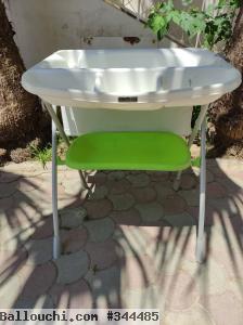 table à langer et baignoire