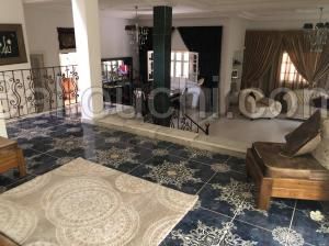 Villa S+5 à El Mourouj