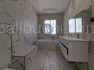 A Louer Une villa S+4 à Gammarth