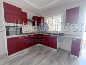 A louer un etage de villa s+3 A La Marsa