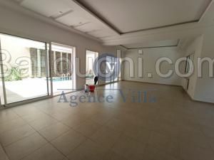 A louer une villa s+5 sur deux niveaux avec jardin, piscine et abris pour deux voiture A soukra parc