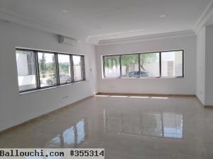 Bureau en open space270 m² au Lac 2