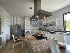 A Louer une villa s+4 avec piscine et un grand jardin au Gammarth