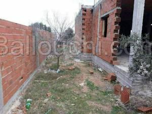 Maison inachevée à vendre à 180 MD 51355351