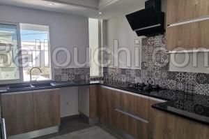 Maison avec 2 appartements S+2 à vendre à Hammamet 51355351