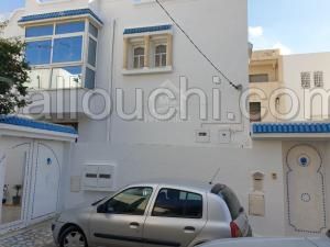 Villa composée de 2 étages indépendants et 2garages à vendre