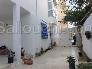 Villa composée de 2 étages indépendants et 2garages à vendre 51355351